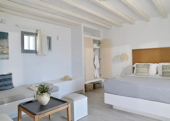 Mythology & מלון