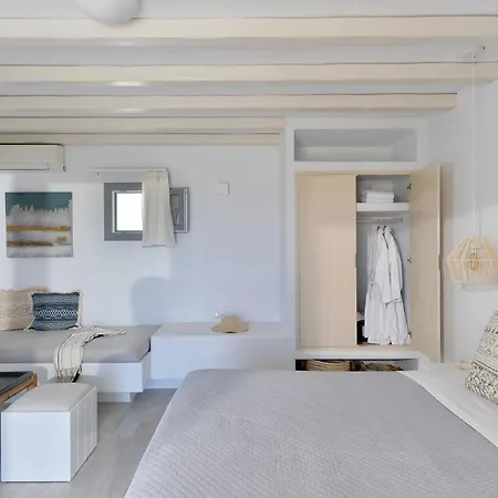 Mythology & Hotel Stelida (Naxos)