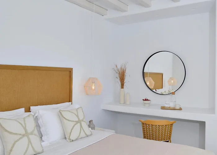 Mythology & Hotel Stelida (Naxos)