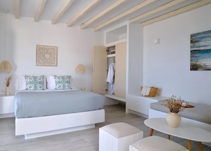 Mythology & Hotel Stelida (Naxos)