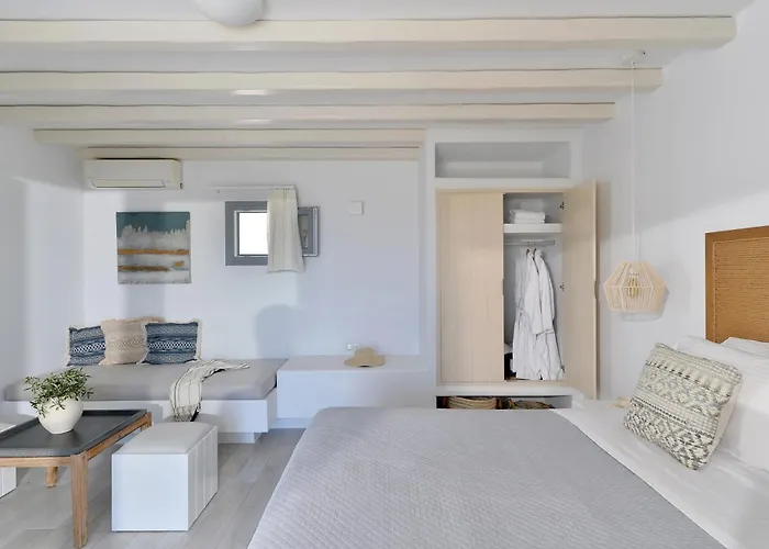 Mythology & Hotel Stelida (Naxos)